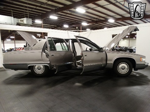 1996 Cadillac Fleetwood image 51