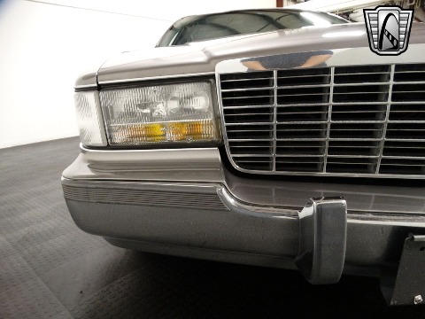 1996 Cadillac Fleetwood image 27