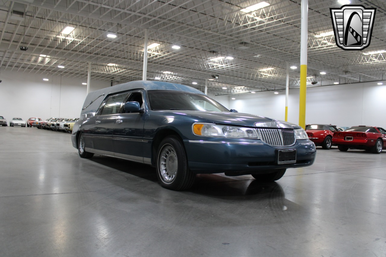 2001 Krystal Town Car E 52
