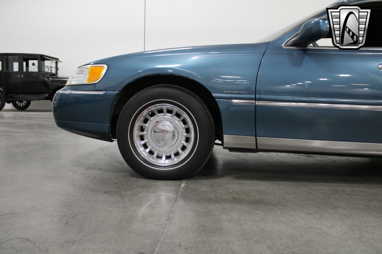 2001 Krystal Town Car E 99