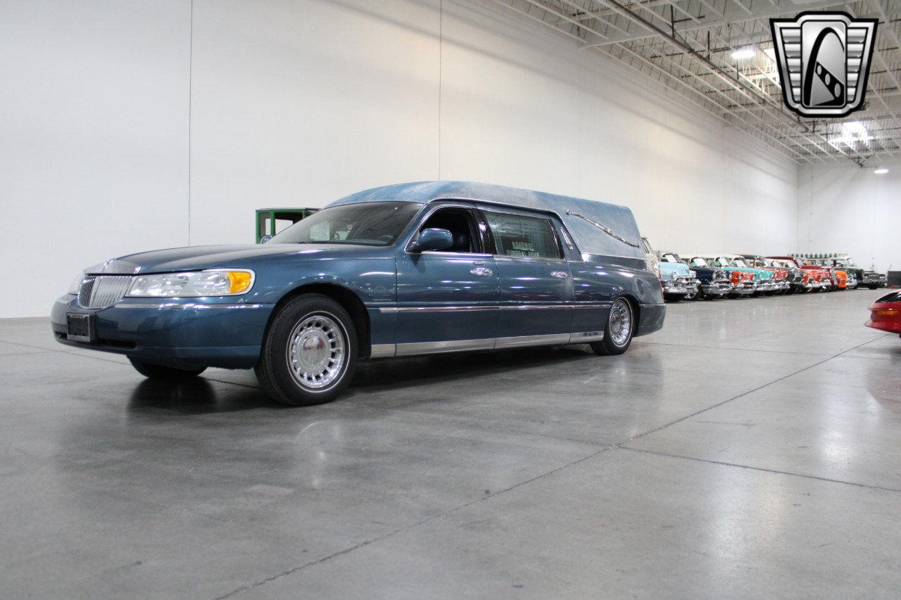 2001 Krystal Town Car E 31