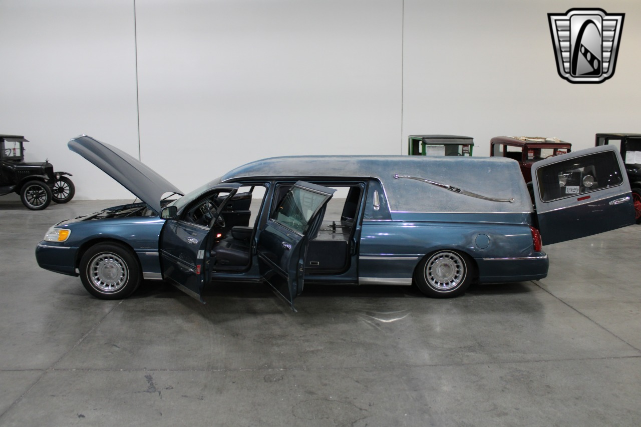 2001 Krystal Town Car E 55