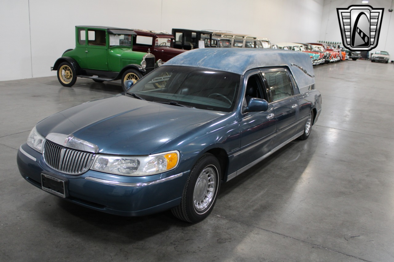 2001 Krystal Town Car E 34