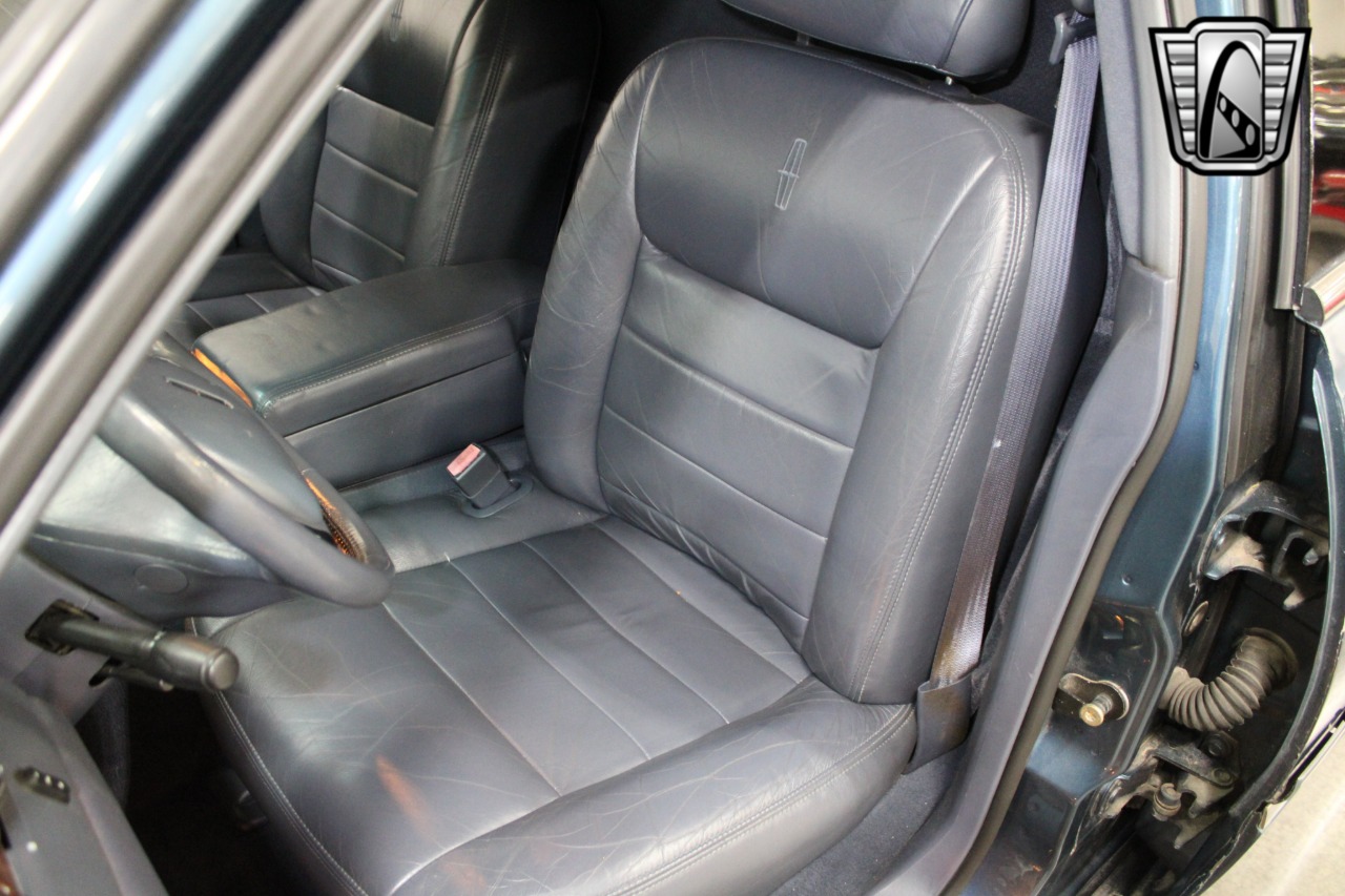 2001 Krystal Town Car E 18