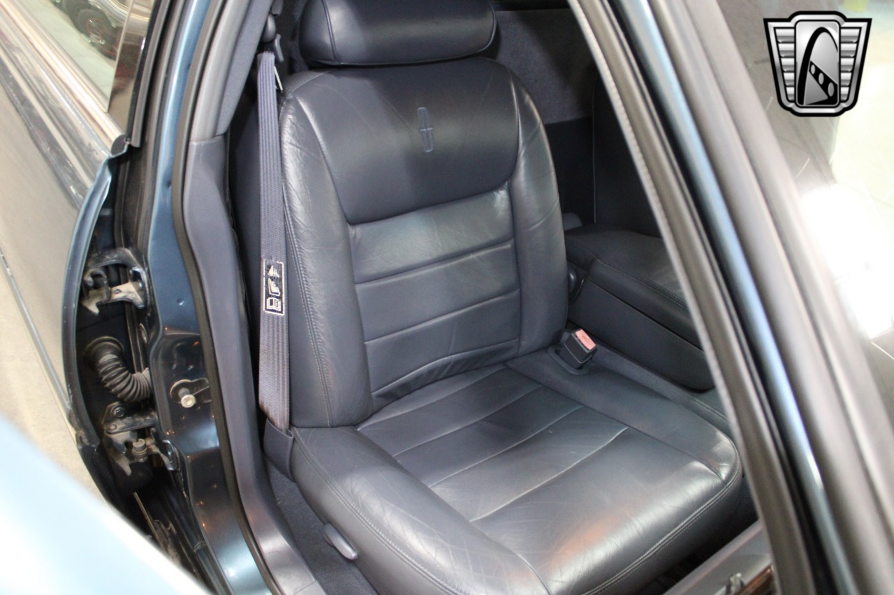 2001 Krystal Town Car E 19