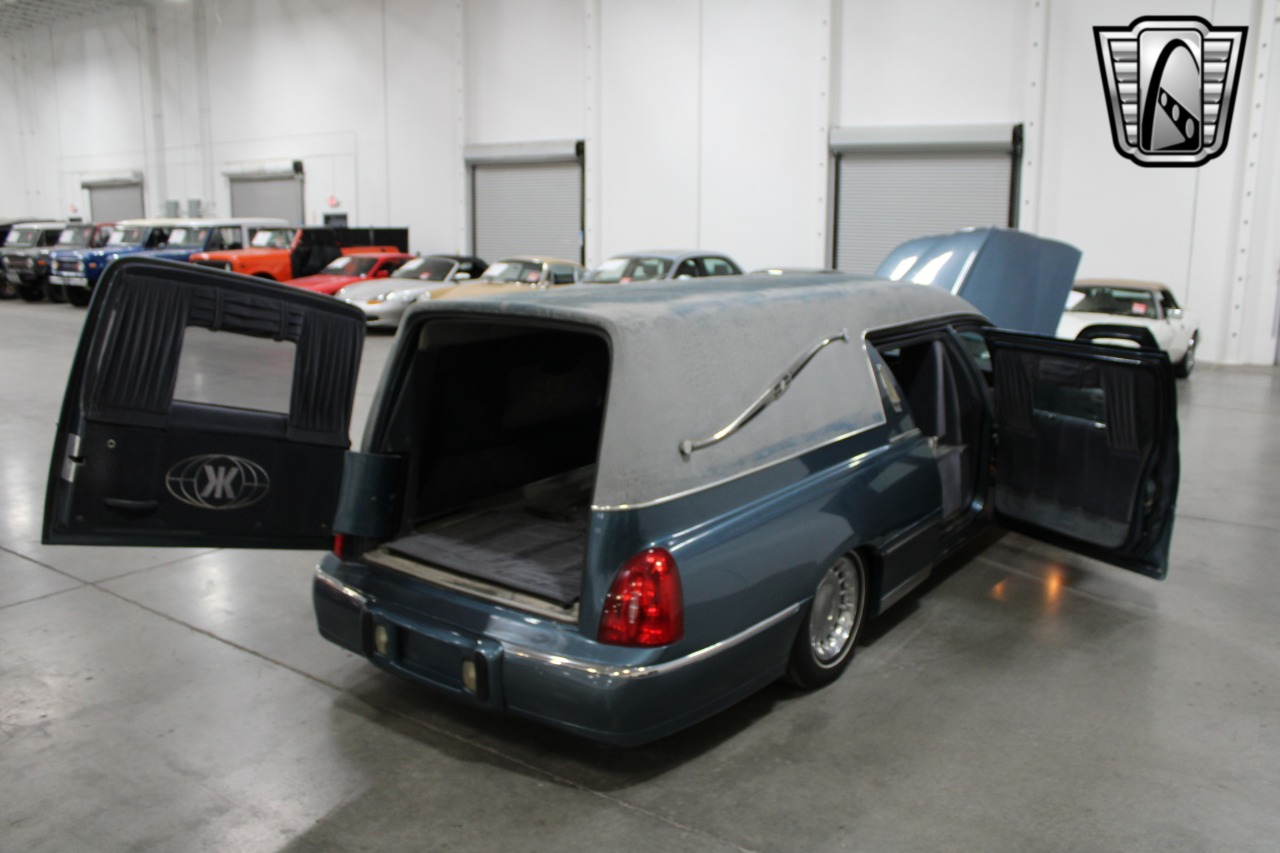 2001 Krystal Town Car E 58