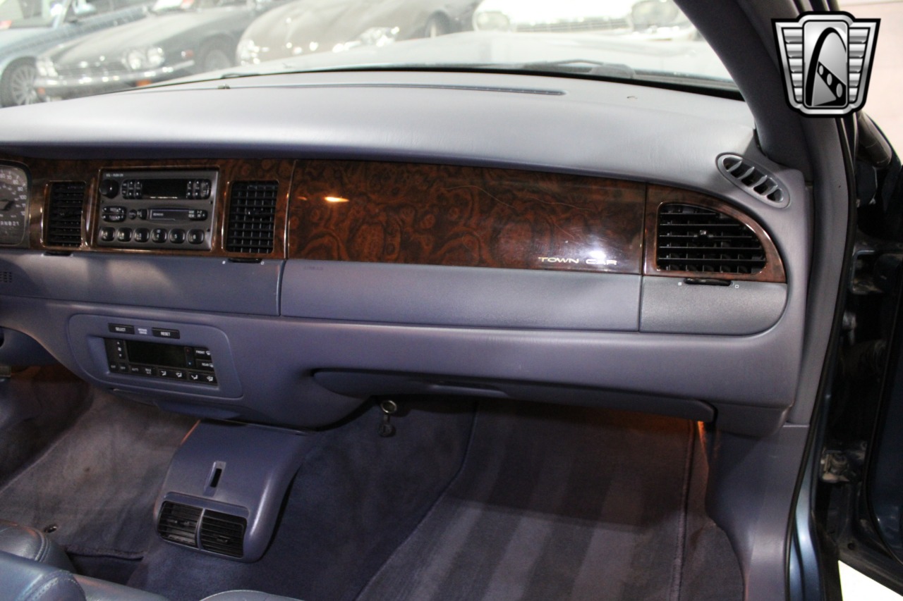2001 Krystal Town Car E 20