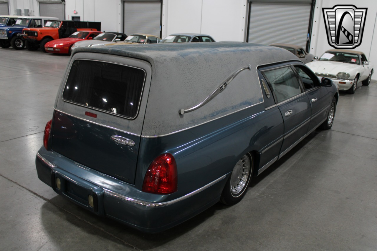 2001 Krystal Town Car E 38