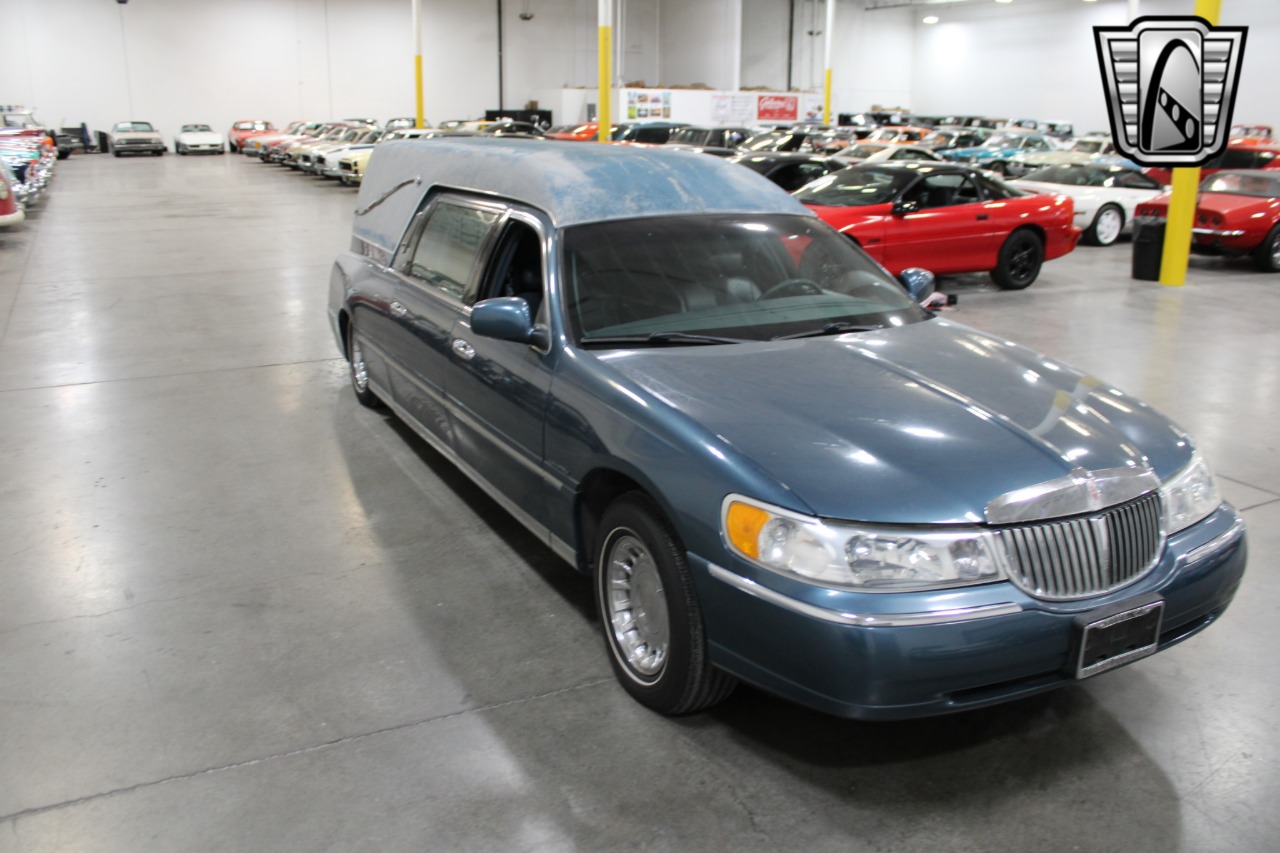 2001 Krystal Town Car E 40