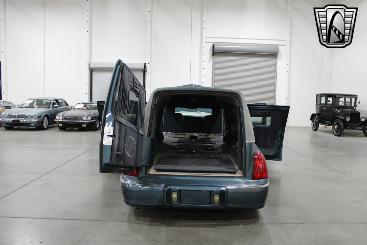 2001 Krystal Town Car E 8