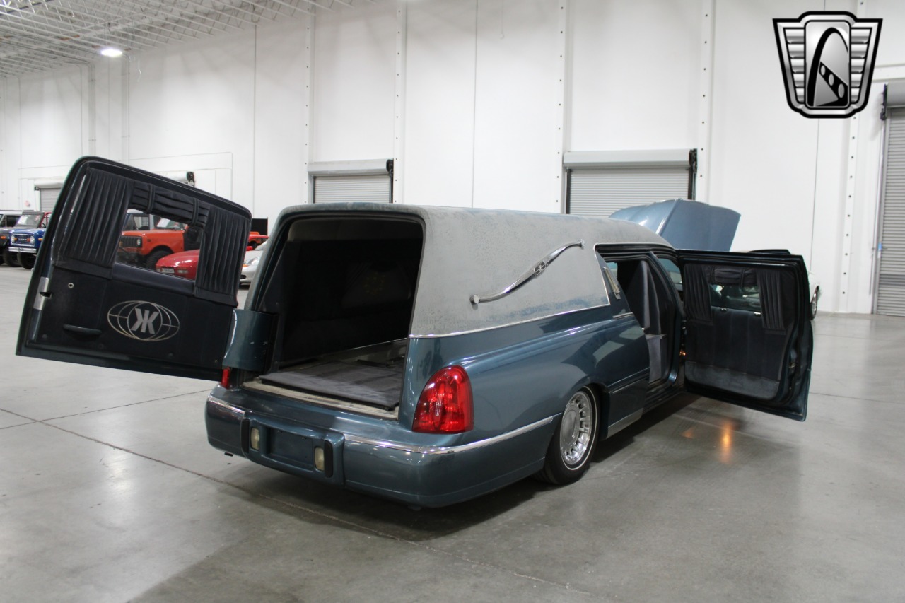 2001 Krystal Town Car E 63