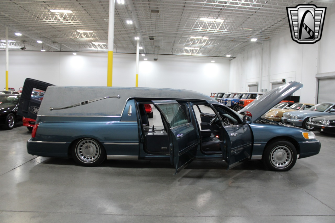 2001 Krystal Town Car E 9
