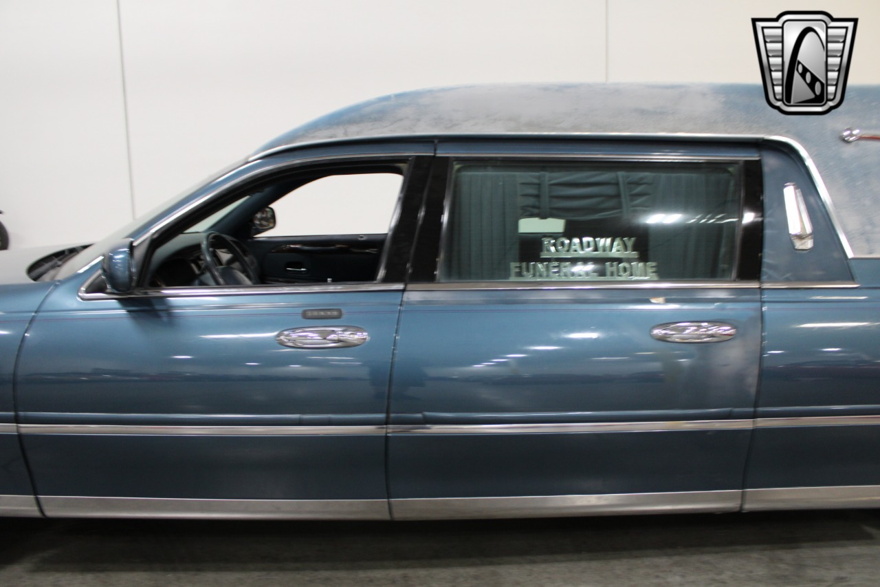 2001 Krystal Town Car E 89