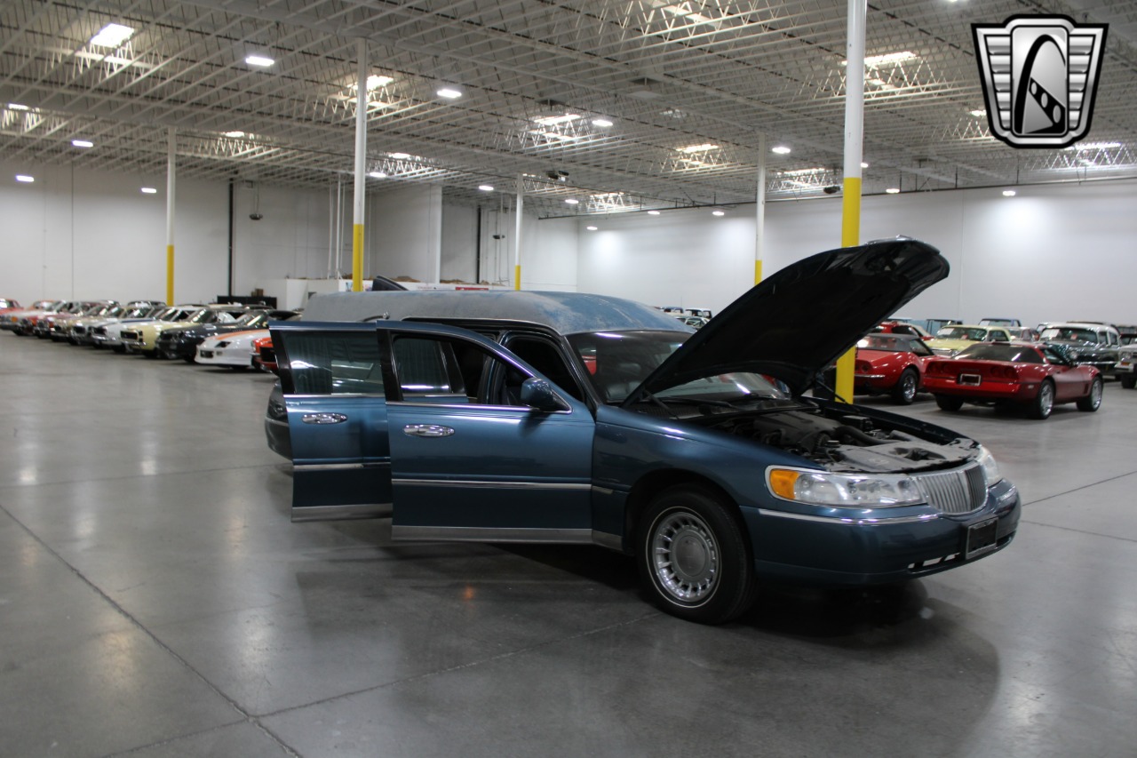 2001 Krystal Town Car E 64
