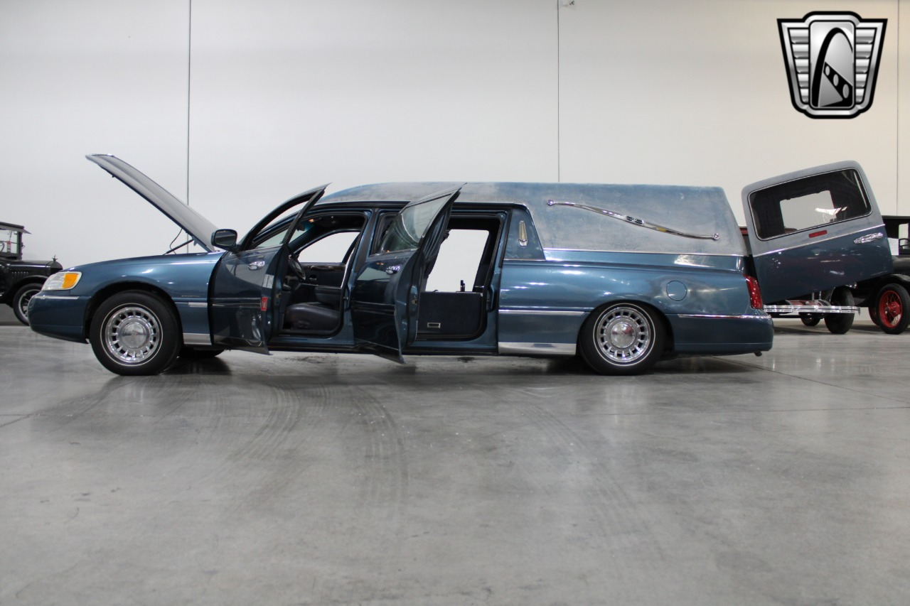 2001 Krystal Town Car E 67