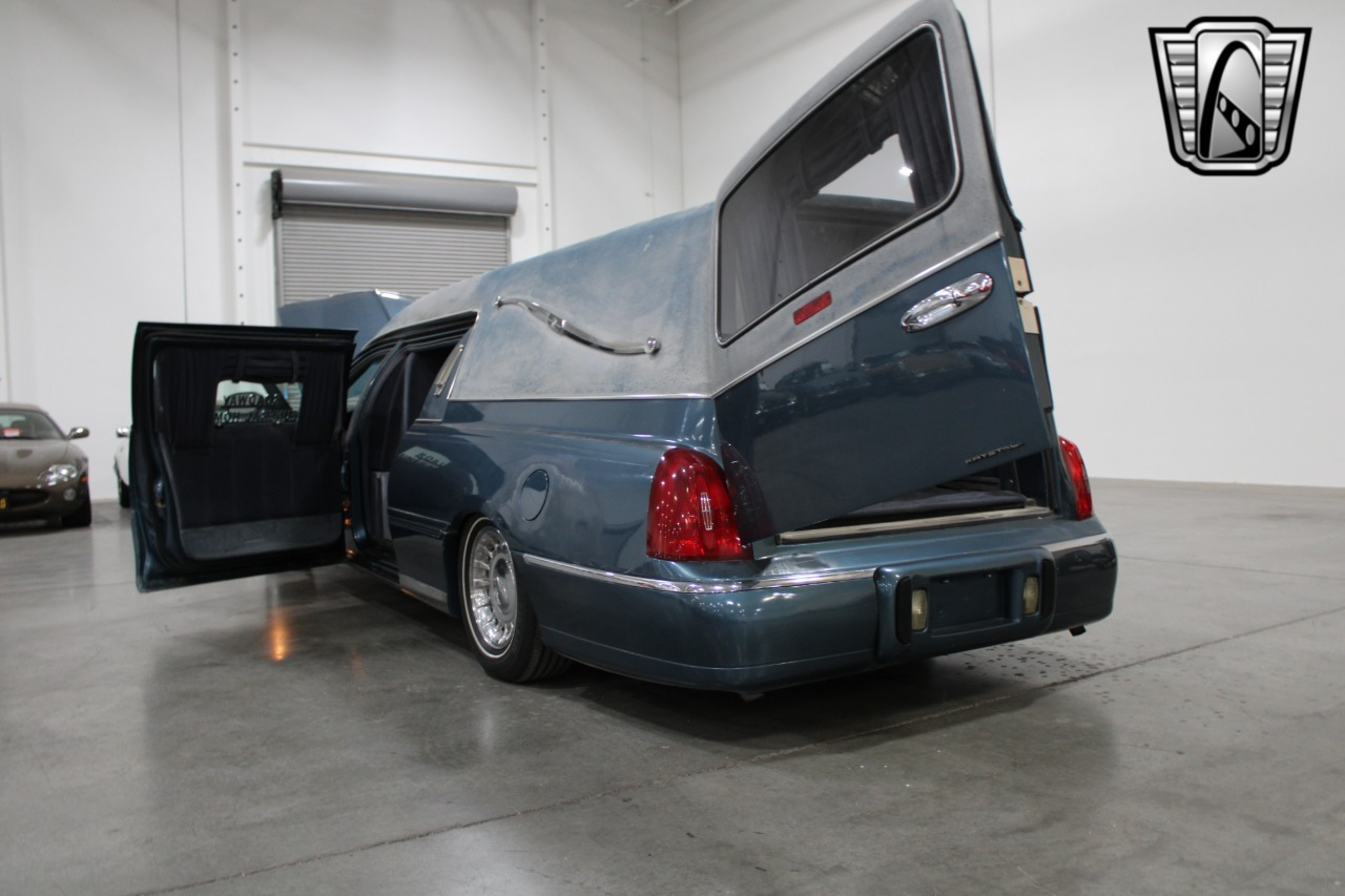 2001 Krystal Town Car E 68