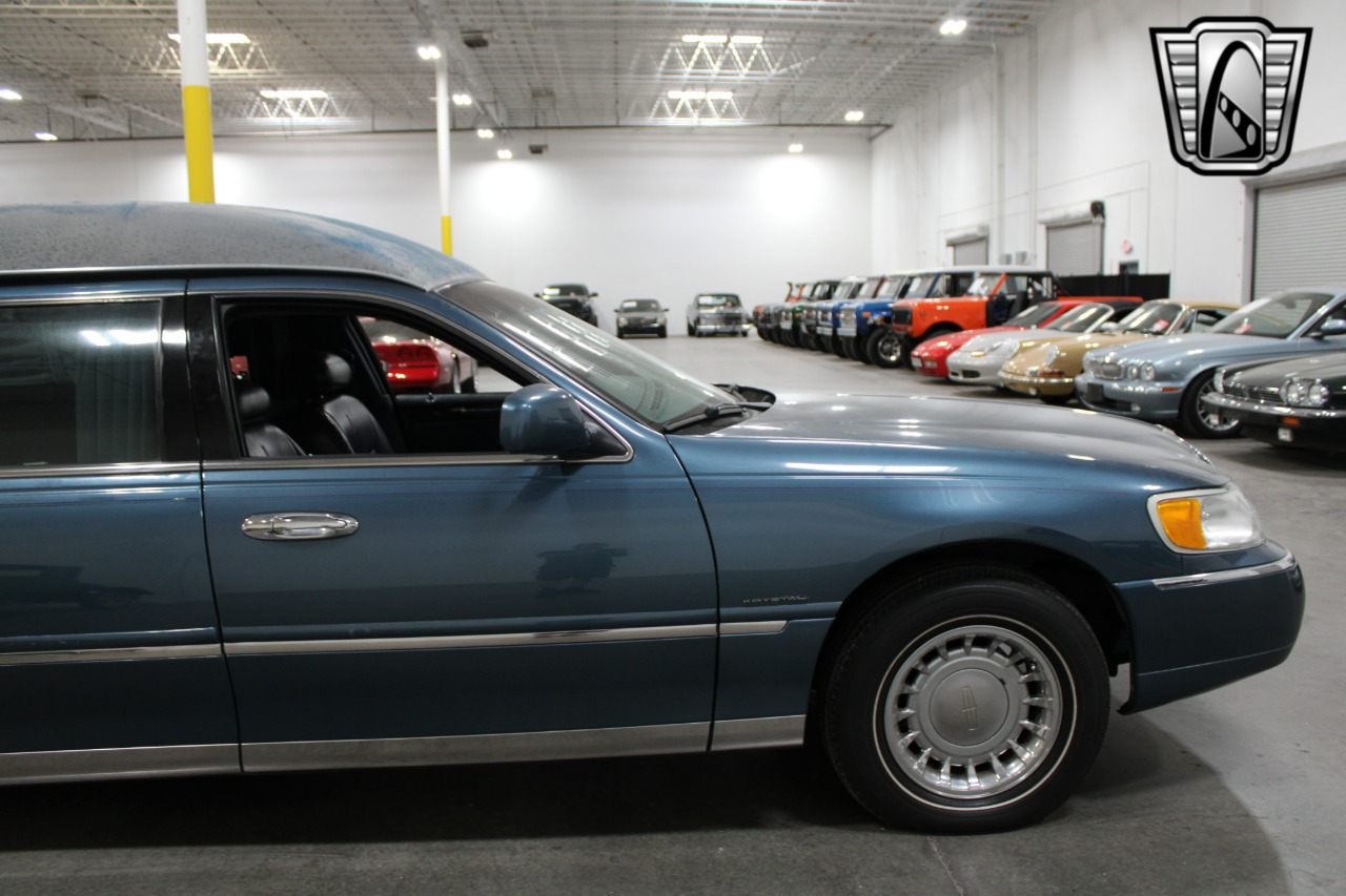 2001 Krystal Town Car E 95