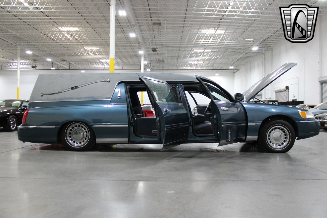 2001 Krystal Town Car E 71