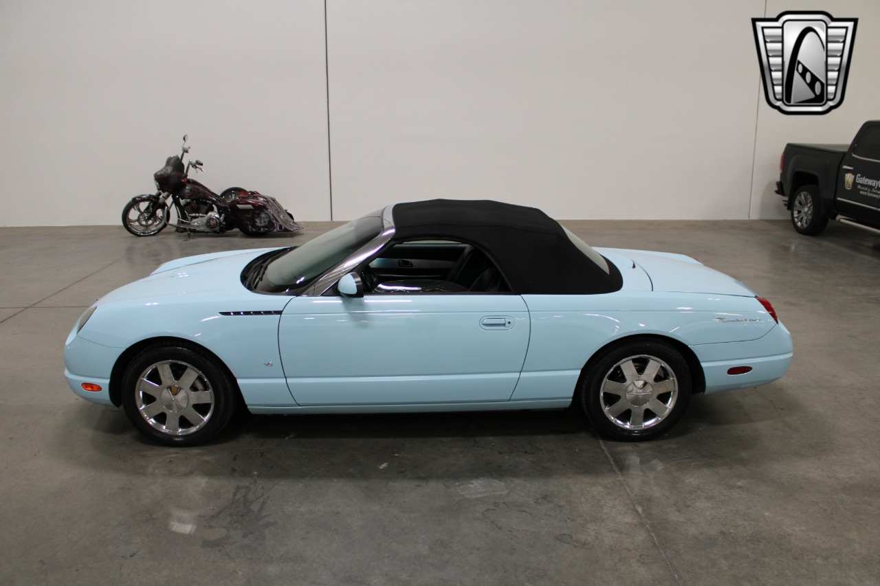2003 Ford Thunderbird 32