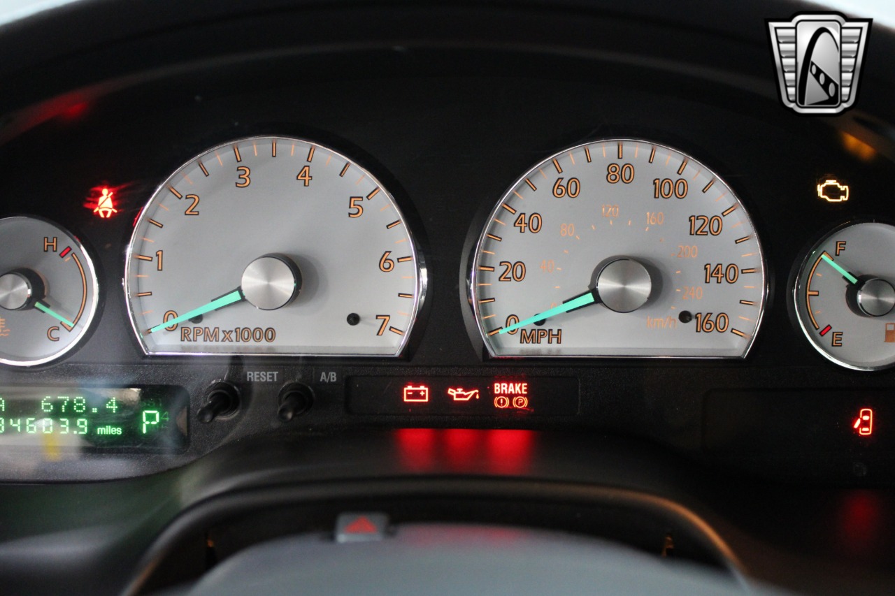 2003 Ford Thunderbird 17
