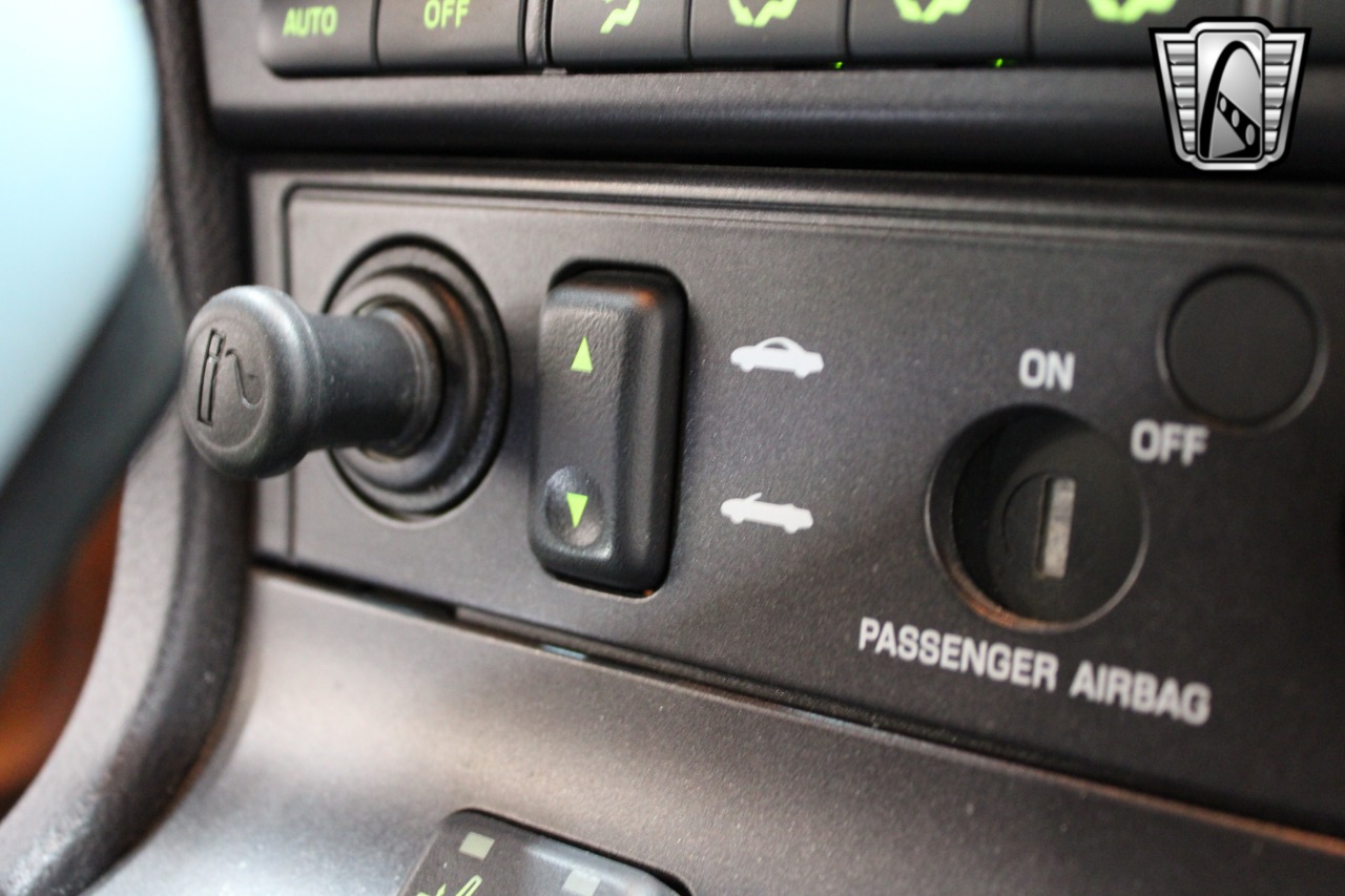 2003 Ford Thunderbird 18
