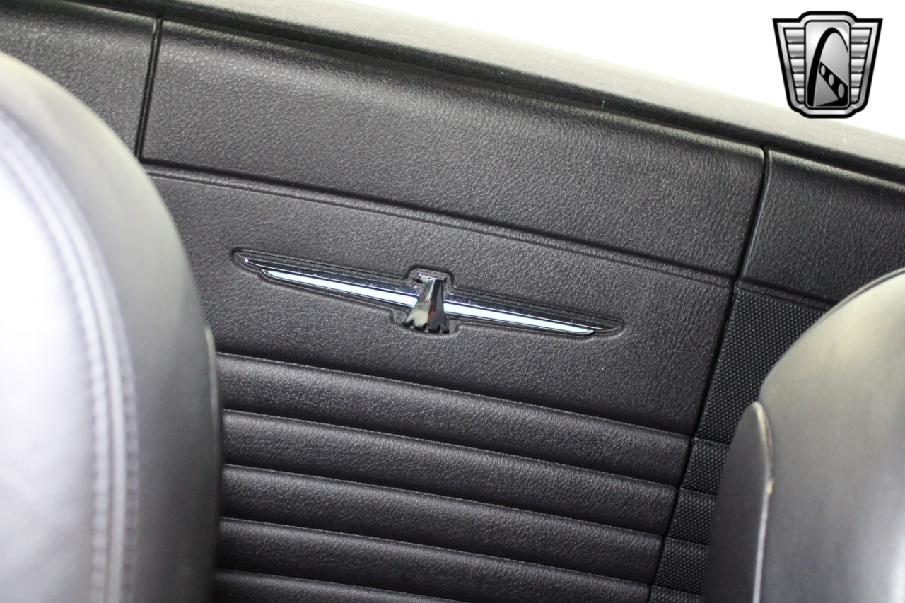 2003 Ford Thunderbird 19