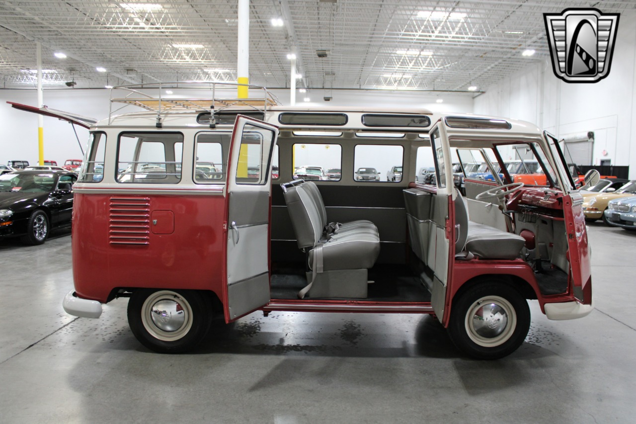 1961 Volkswagen Samba Bus 9
