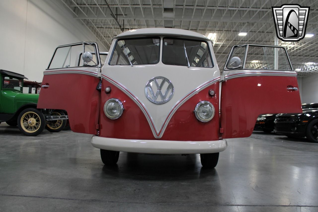 1961 Volkswagen Samba Bus 68