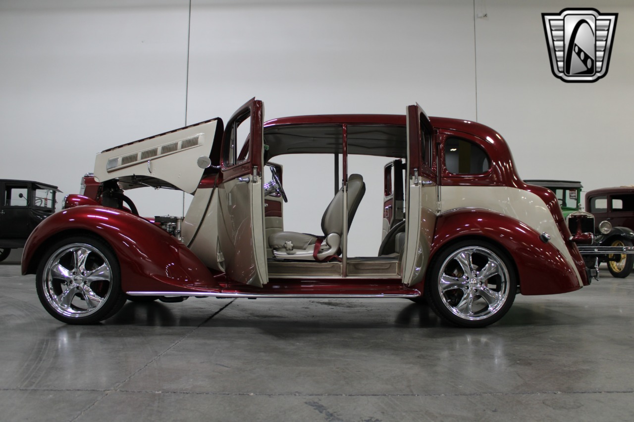 1937 Packard 115C 68