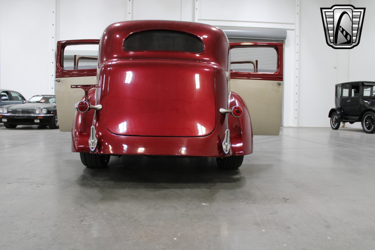 1937 Packard 115C 70