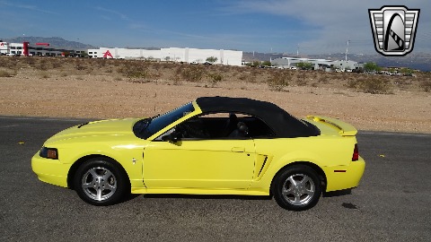 2003 Ford Mustang image 3
