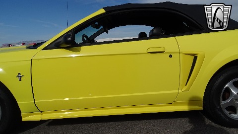 2003 Ford Mustang image 37