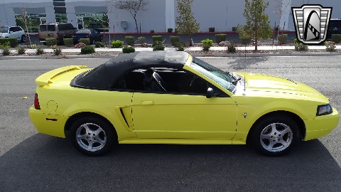 2003 Ford Mustang image 15