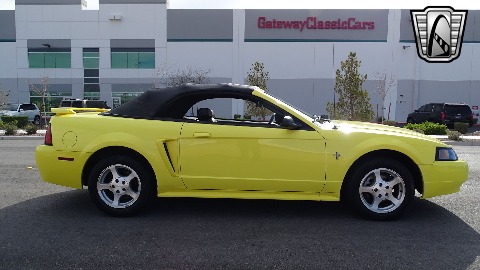 2003 Ford Mustang image 16