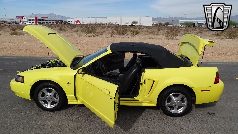 2003 Ford Mustang image 128