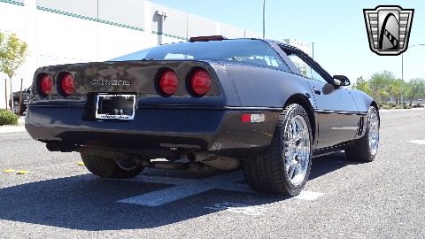 1990 Chevrolet Corvette image 18