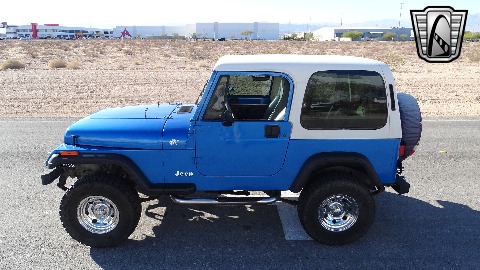 1993 Jeep Wrangler image 11