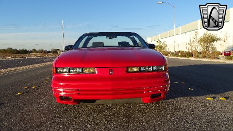 1994 Oldsmobile Cutlass Supreme image 3