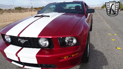 2005 Ford Mustang image 29