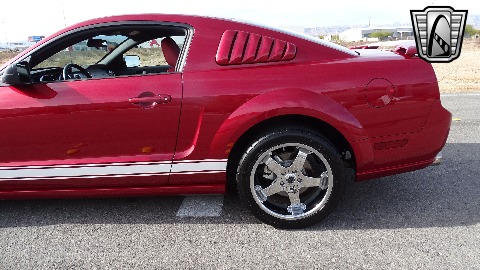 2005 Ford Mustang image 32