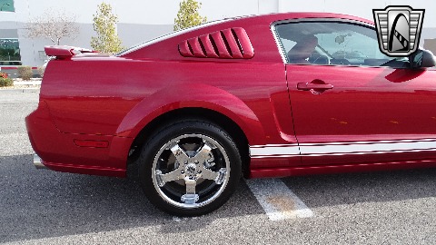 2005 Ford Mustang image 36
