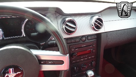 2005 Ford Mustang image 62