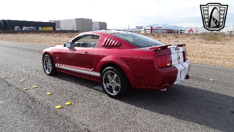 2005 Ford Mustang image 13
