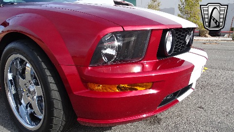 2005 Ford Mustang image 39