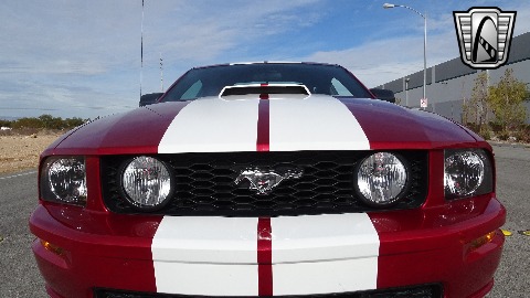 2005 Ford Mustang image 40