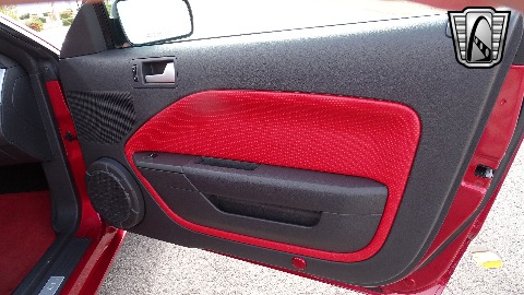 2005 Ford Mustang image 95