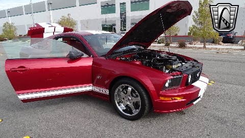 2005 Ford Mustang image 122