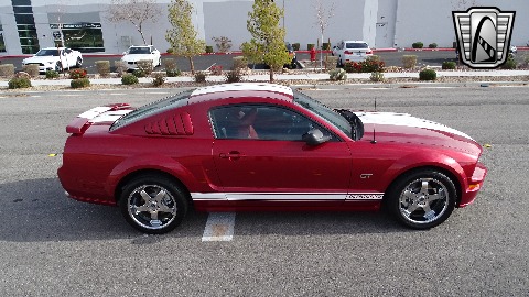 2005 Ford Mustang image 23