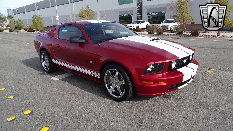 2005 Ford Mustang image 25
