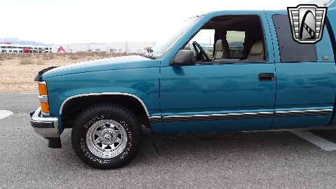 1994 Chevrolet C1500 image 30